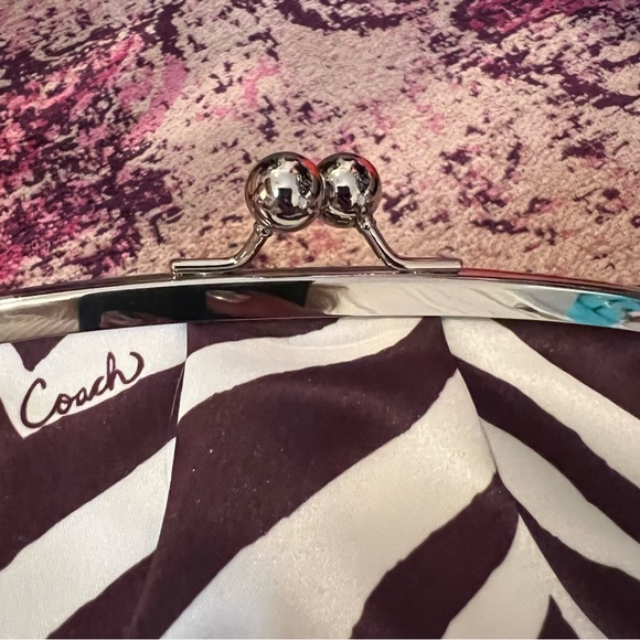 NWT Coach Zebra Frame Wristlet - Picture 3 of 9